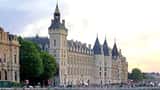 La Conciergerie à Paris, ancien palais de justice et prison historique, vue depuis la Seine