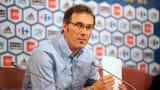 Laurent Blanc, entraîneur de football professionnel, figure sur la liste des candidats pour Manchester United en 2026