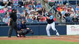 Alejandro Kirk en position de frappeur avec les Blue Jays de Toronto
