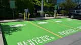 Borne de recharge pour véhicule électrique au Canada, alternative à l'essence à 2 dollars le litre en 2026