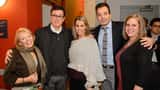 Jimmy Fallon en un evento público, representando a figuras de la televisión sujetas a cláusulas contractuales