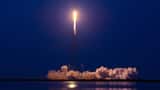 Foguete Falcon 9 sendo lançado no Centro Espacial de Cabo Canaveral durante missão COSMO-SkyMed