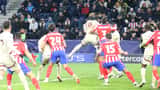 Giuliano Simeone em ação pelo Atlético de Madrid na Liga dos Campeões da UEFA 2025