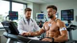 Sportif de 36 ans passant un test d'effort cardiaque sous surveillance médicale dans une clinique du sport