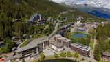 Vue aérienne de Crans-Montana en hiver, station valaisanne où s'est produit l'incendie meurtrier du 1er janvier 2026