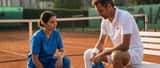 Joueur de tennis amateur avec une blessure à la cheville consulté par un médecin du sport