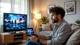 Pessoa assistindo transmissão ao vivo em laptop com serviço de streaming brasileiro