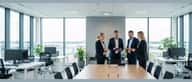 Suomalainen asianajaja tarkastelemassa juridisia asiakirjoja modernissa helsinkiläisessä lakitoimistossa