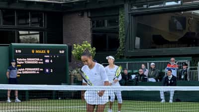 Leylah Fernandez playing tennis in a doubles match