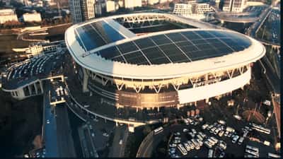 Exterieur van het Galatasaray-stadion (Rams Park) in Istanbul bij daglicht