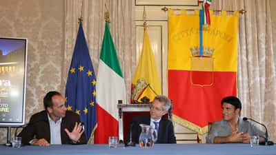 Sal Da Vinci durante un'esibizione dal vivo a Napoli, foto di archivio per Eurovision 2026