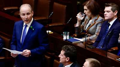 Taoiseach Micheál Martin lors d'une séance parlementaire aux Houses of the Oireachtas à Dublin, Irlande