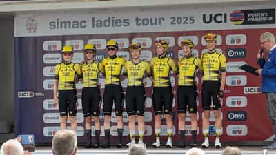 Lieke Nooijen en Team Visma Lease a Bike bij de Ladies Tour 2025