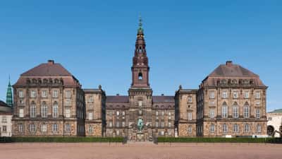 Christiansborg Slot i København, hjemsted for den danske regering og Statsministeriet