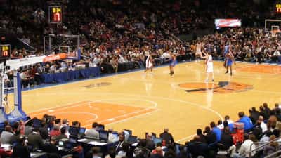 Quadra do Madison Square Garden durante jogo dos New York Knicks na NBA