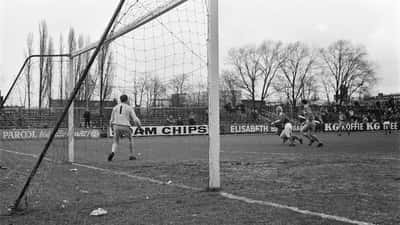 SC Cambuur voetbalwedstrijd actieshot contractonderhandeling arbeidsrecht
