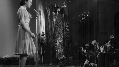 Gigliola Cinquetti sul palco del Festival di Sanremo nel 1964