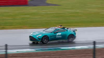Safety car van de Formule 1 in actie op het circuit van Silverstone, British Grand Prix