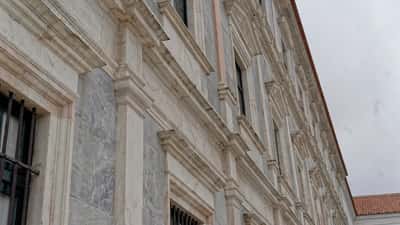 Fachada do Paço Ducal de Vila Viçosa, sede histórica da Casa de Bragança, em setembro de 2026