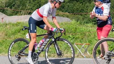 Katarzyna Niewiadoma i aktion under Tour de France Femmes avec Zwift