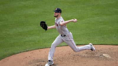 Chris Sale, lanceur des Atlanta Braves, en action sur le monticule lors de la saison MLB 2026