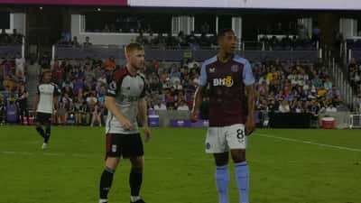 Youri Tielemans et Harrison Reed lors d'un match de football professionnel