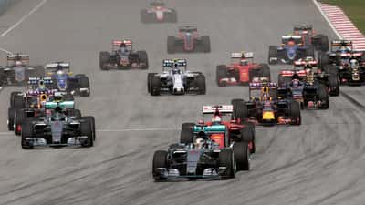 Vetture di Formula 1 in gara al Gran Premio