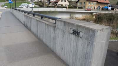Pont sur la Birs à Zwingen BL, commune de Bâle-Campagne où les prix de l'électricité atteignent 25,70 ct./kWh en 2026