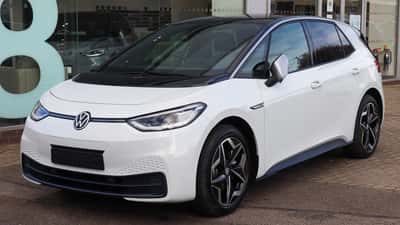 Volkswagen ID.3 elbil framifrån, vit färg