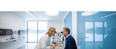 Revontulet maaliskuussa 2026: mitä silmälääkäri haluaa sinun tietävän ennen Lappiin lähtöä