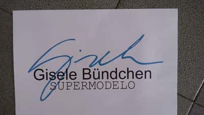 Gisele Bündchen beim Signieren – Supermodel und Unternehmerin mit 400-Millionen-Vermögen