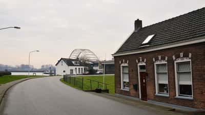 Papendrechtsebrug (Merwedebrug) over de rivier de Merwede bij Papendrecht