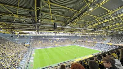 VfB Stuttgart Spieler im Bundesliga-Einsatz gegen Borussia Dortmund