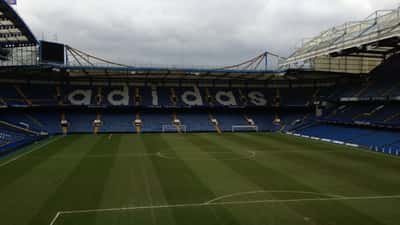 Stamford Bridgen jalkapallokenttä, Chelsean kotistadion Lontoossa