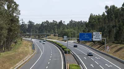 Autoestrada portuguesa A1 em Fátima, representativa das vias geridas pela Igneo/AENL incluindo a A28
