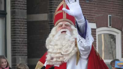 Sinterklaas komt aan in Nederland - jaarlijkse intocht traditie
