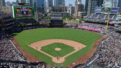 Vue aérienne du Petco Park à San Diego lors d'un match de baseball des Padres