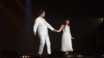 Éric Antoine, magicien et animateur TV français, lors d'un spectacle