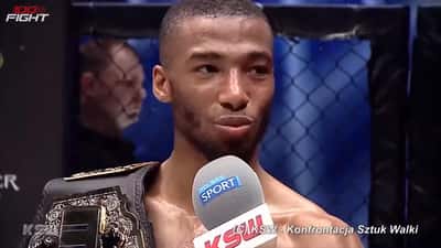 Salahdine Parnasse en position de combat lors de l'UFC Paris 2026