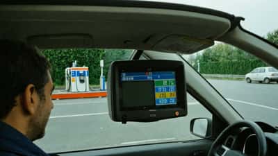 Benzina ancora cara ad aprile 2026: i consigli del meccanico per risparmiare davvero sul carburante