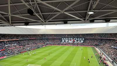 Rode kaart in de slotfase van de Eredivisie 2025/26: dit zijn uw rechten als voetbalspeler