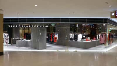 Victoria Beckham lors d'un lancement de collection dans une boutique, 2016