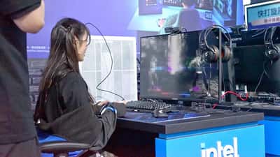 Competitive Street Fighter 6 player competing live on stage at a professional esports tournament