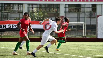 Amedspor voetbalwedstrijd in Diyarbakır, spelers in actie op het veld