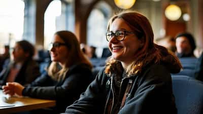 Nuori kaupunginjohtaja kokouksessa Savonlinnan kaupungintalolla