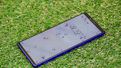 Sony Xperia 1-telefon i lila färg sedd framifrån, representerar Sony Xperia 1 VIII-lanseringen maj 2026
