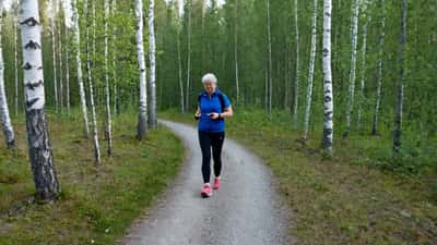 Kävely on lääkettä: uusi tutkimus paljastaa, kuinka 10 minuuttia päivässä voi muuttaa terveytesi