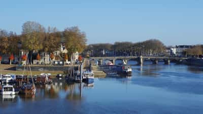 Vieilles maisons en pierre à Angers, Maine-et-Loire, France — héritage et indivision successorale 2026
