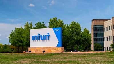 Intuit Cuts 17% of Its Workforce: 3 Decisions Canadian Investors Must Make Now