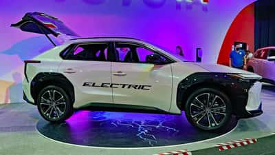 Toyota bZ4X Touring elbil 2026 på bilutställning
